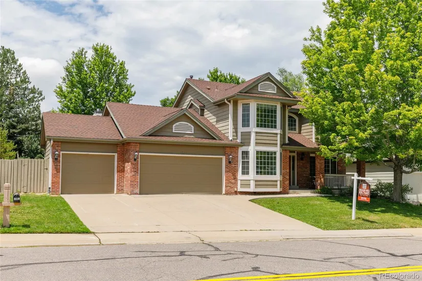 Elegant Family Home, Where Luxury Meets Beauty 