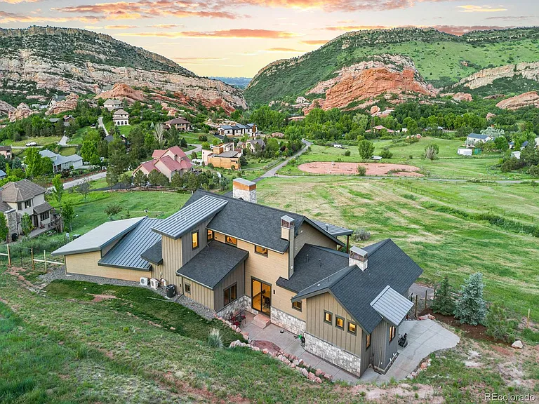 Welcome to this stunning custom mountain retreat